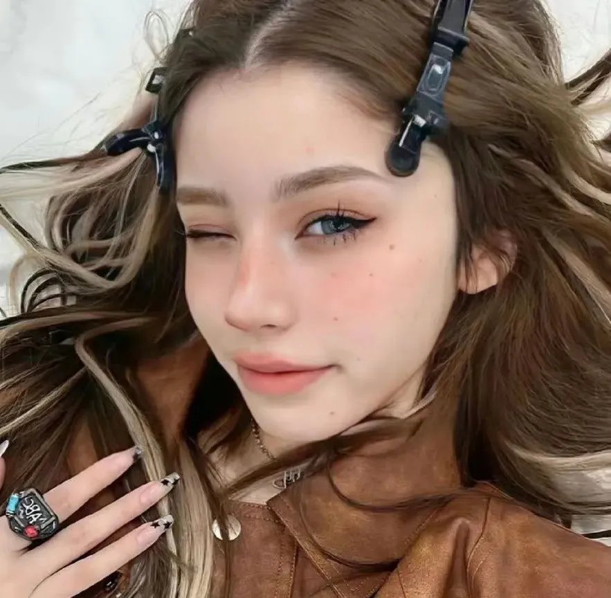 关于莉莉周的一切